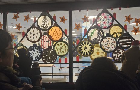 03.12.2025 Lebendiger Adventskalender: Adventsfenster der Kurpfalz- Grundschule