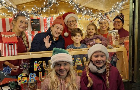 05.12.2025 bis 07.12.2025 Waffelverkauf der Drittklässler im Weihnachtsdorf